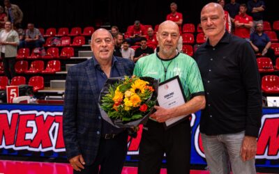 John van Dam ontvangt bondsspeld voor 46 jaar arbitragewerk