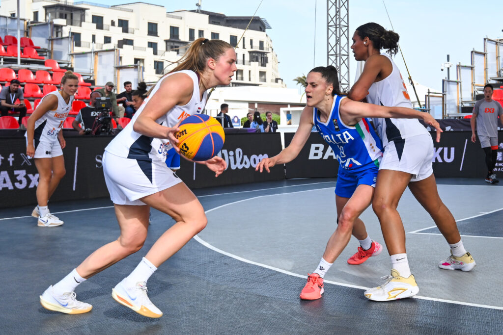 Julia Jorritsma in actie tijdens de 3x3 Women's Series in Baku, mei 2025.