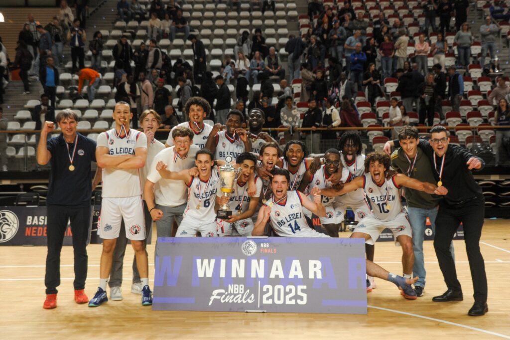 BS Leiden M22 pakt titel na - weer - een comeback tegen Hot Pepper Heat