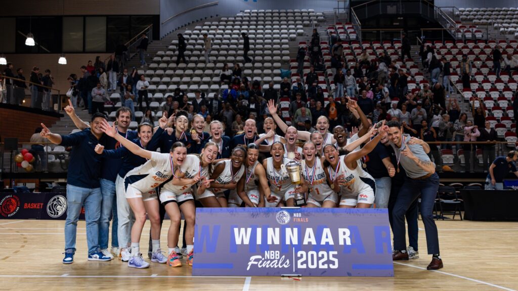Orange Lions Academy V21 wint ten koste van Triple ThreaT het landskampioenschap basketball.