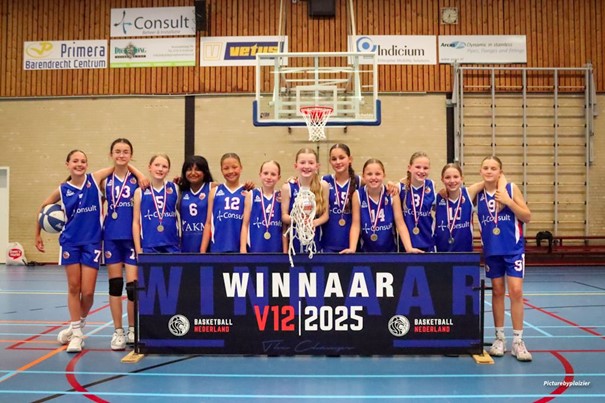 CBV Binnenland V12 is kampioen bij de meiden onder 12 jaar