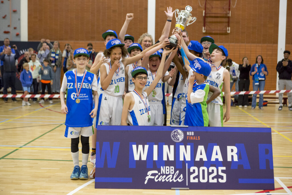 Knap teamspel en een ontketende Gian Flanders leveren Leiden M12 de landstitel basketball op.