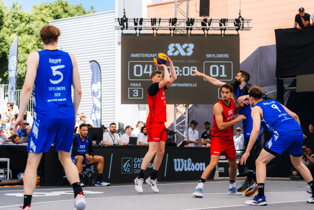 Daen van Tilborg in actie tijdens de World Tour Marseille 2025.