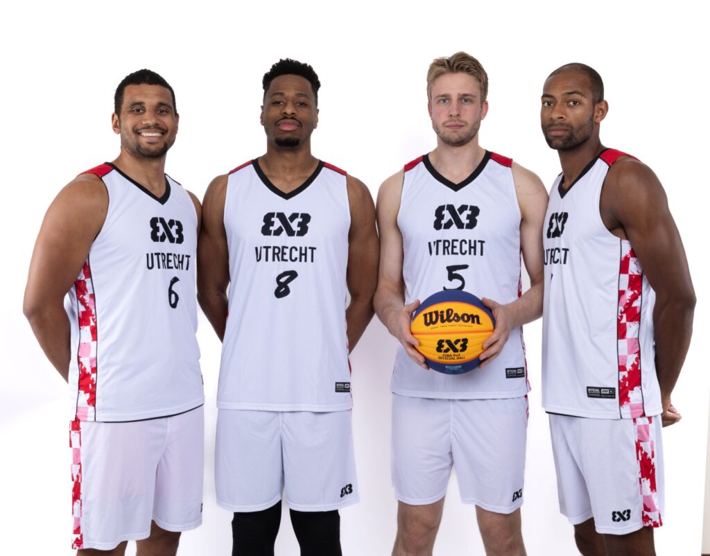 Teamfoto Team Utrecht vóór de World Tour in Wenen (juni 2025).