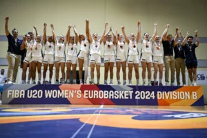 De Vrouwen U20 na het winnen van het EK in de B-divisie, juli 2024.