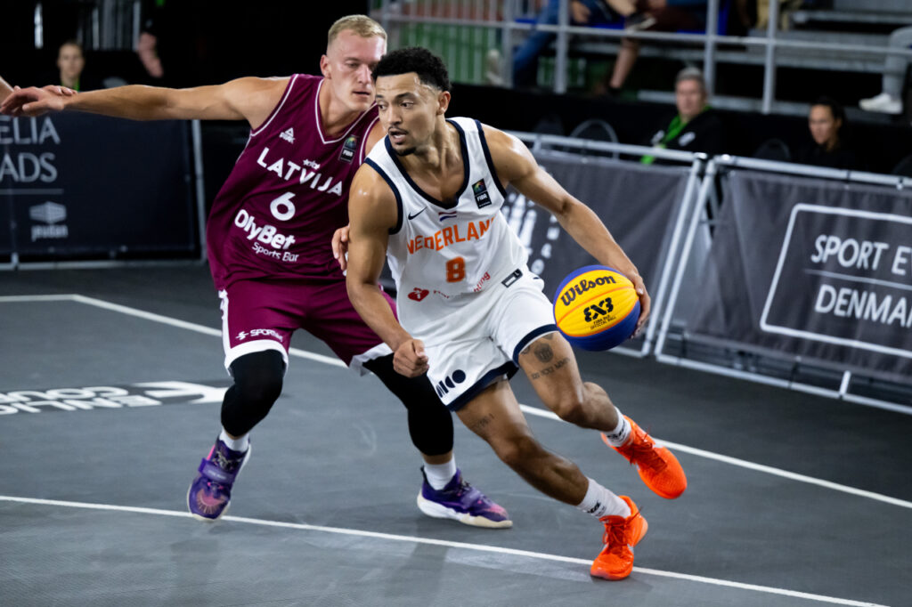 Bryan Alberts in actie tegen Letland, Europe Cup 2025