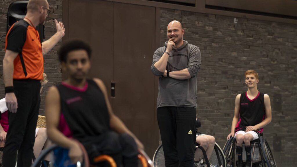 Dennis Nohl is de nieuwe assistent van de rolstoelvrouwen (mei 2026)