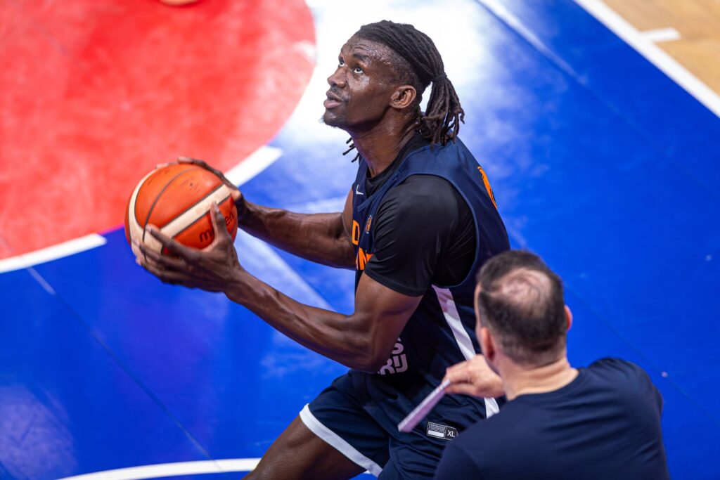 Shaquille Rombley tijdens een training met het nationaal mannenteam (juni 2026)