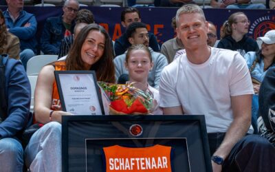 Roeland Schaftenaar ontvangt bondsspeld
