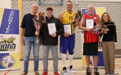 Dik verdiende bondsonderscheidingen voor Henk Pieterse, Karel Vrolijk en Roel Tuinstra