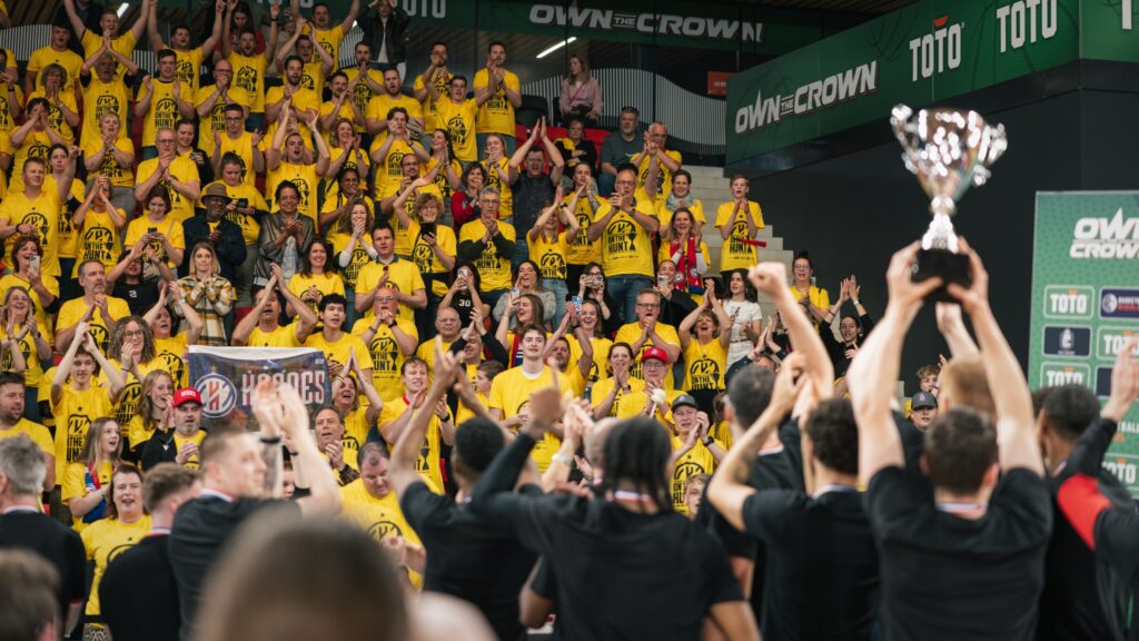 Feest bij Heroes-fans nadat Heroes Den Bosch de Basketball Cup wint (maart 2025)