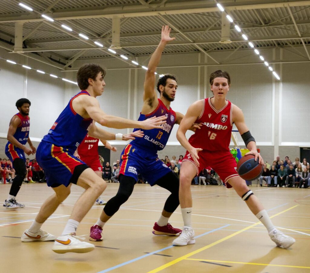 Hidde Schottert in actie tegen Heroes Den Bosch (januari 2026)